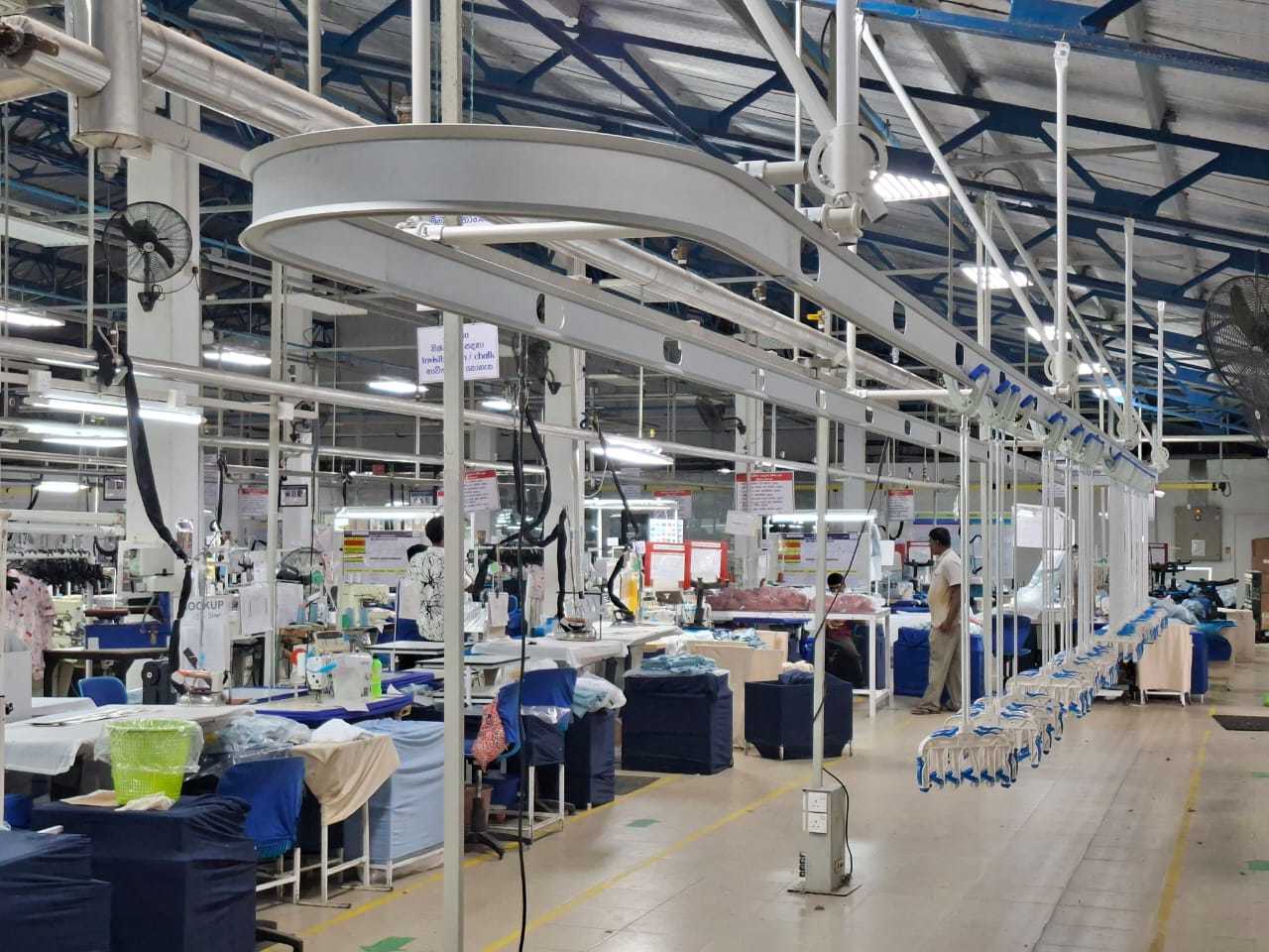 최신 회사 블로그 Hanging conveyor  system is  installation in progress