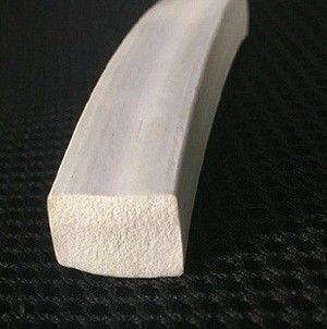고무끈 매끄러운 표면의 둘레에 절반 자동 접착 실리콘 갯솜 장